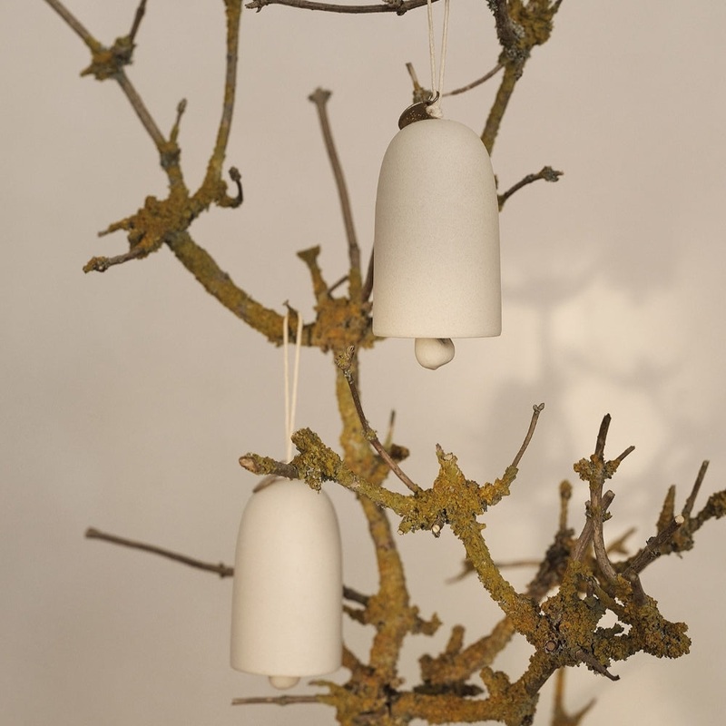 Christbaumschmuck Bell Ornaments aus Keramik, 2er-Set – ferm LIVING